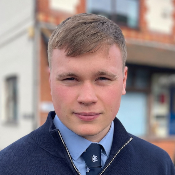 Oscar Manners, Property Negotiator